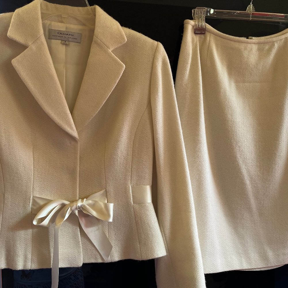 Tahari Skirt Suit.  Size 6.  Cream color